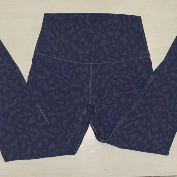 Lululemon Align Crop 21” LS Leopard Deep Navy Size 4 Nulu Leggings - Picture 3 of 9